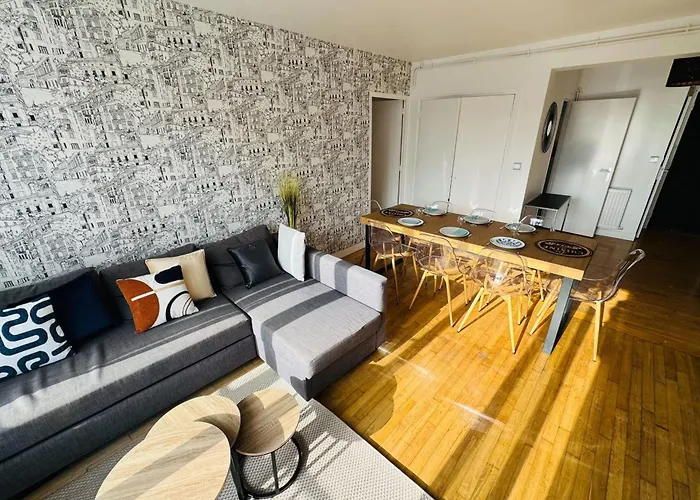 5-Room Apartment In The Heart Of The City Center
