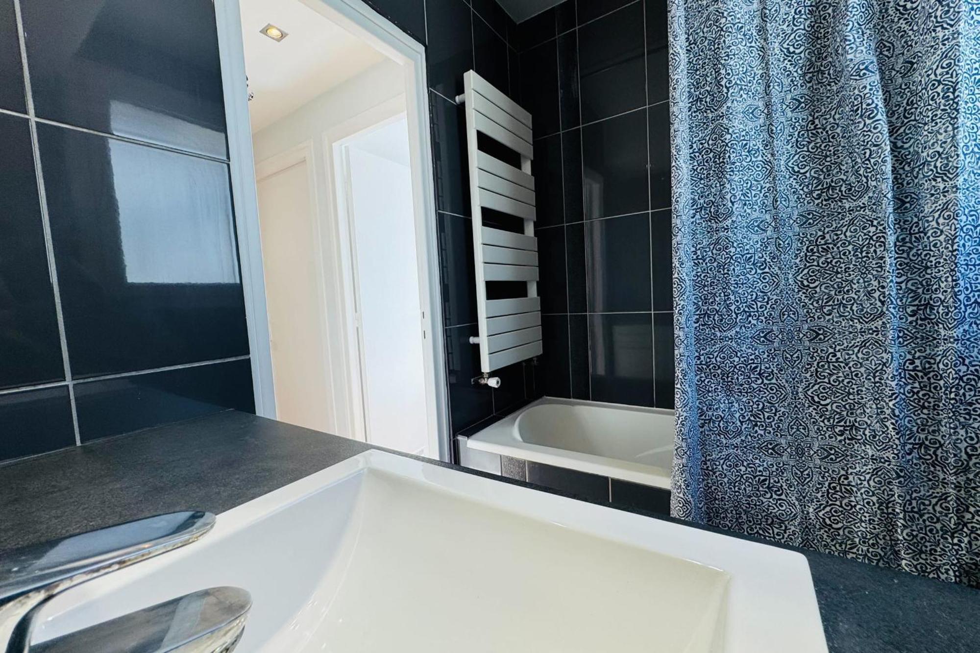 Appartement 5-room In The Heart Of The Center *