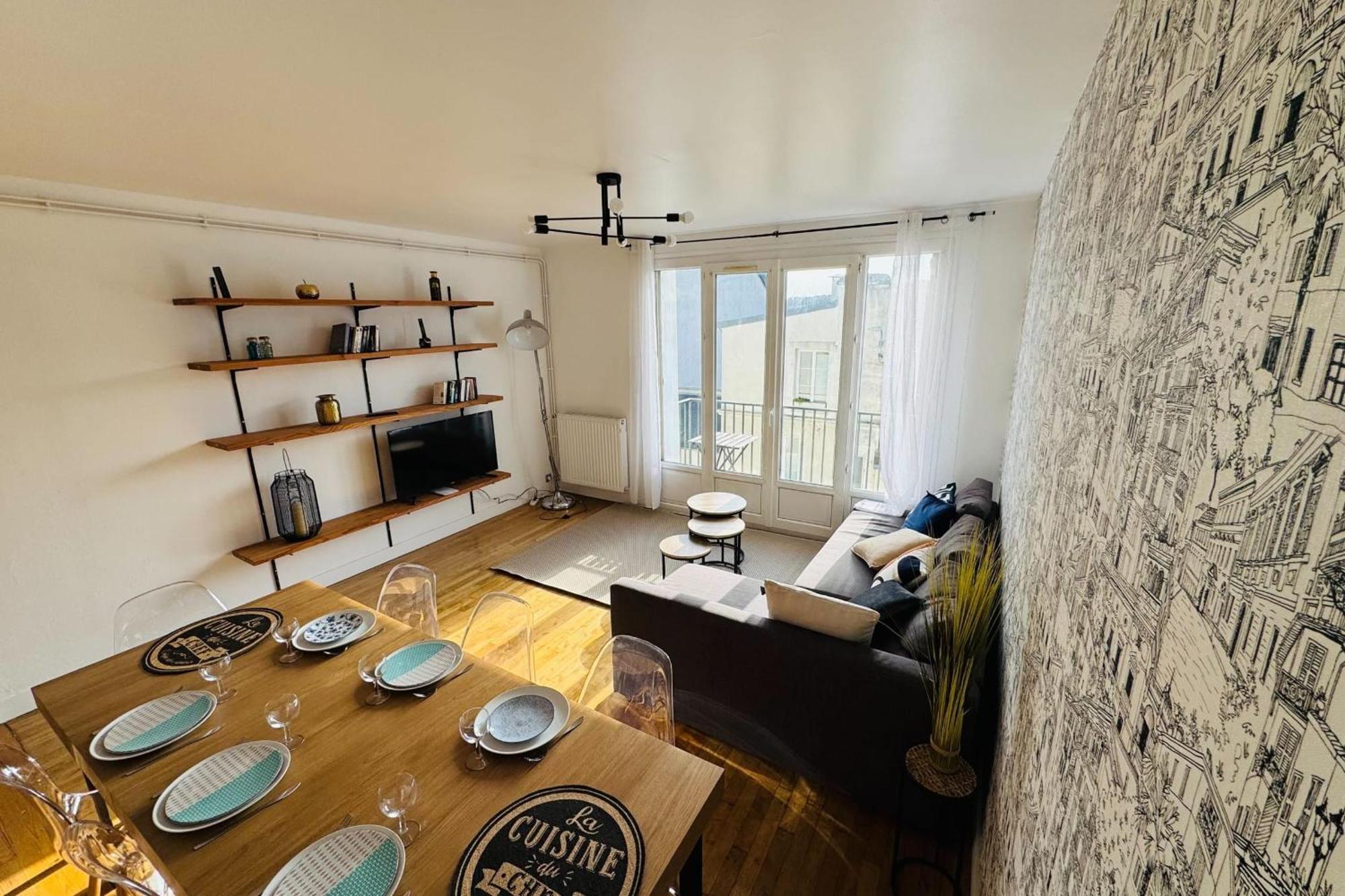 Appartement 5-room In The Heart Of The Center